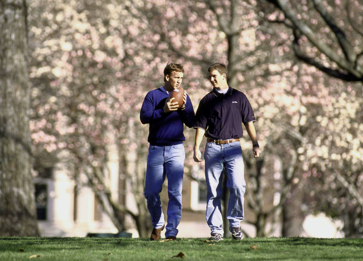 Peyton-Eli-Manning-01338745.jpg